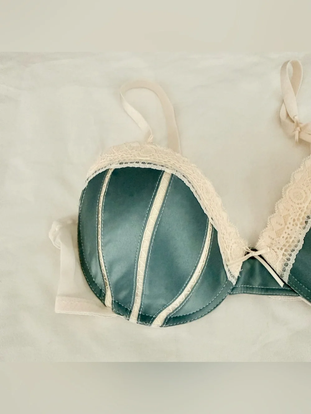 NWT Marilyn Monroe Teal Blue Lace Push Up Bra 36B Retro Boudoir Lingerie